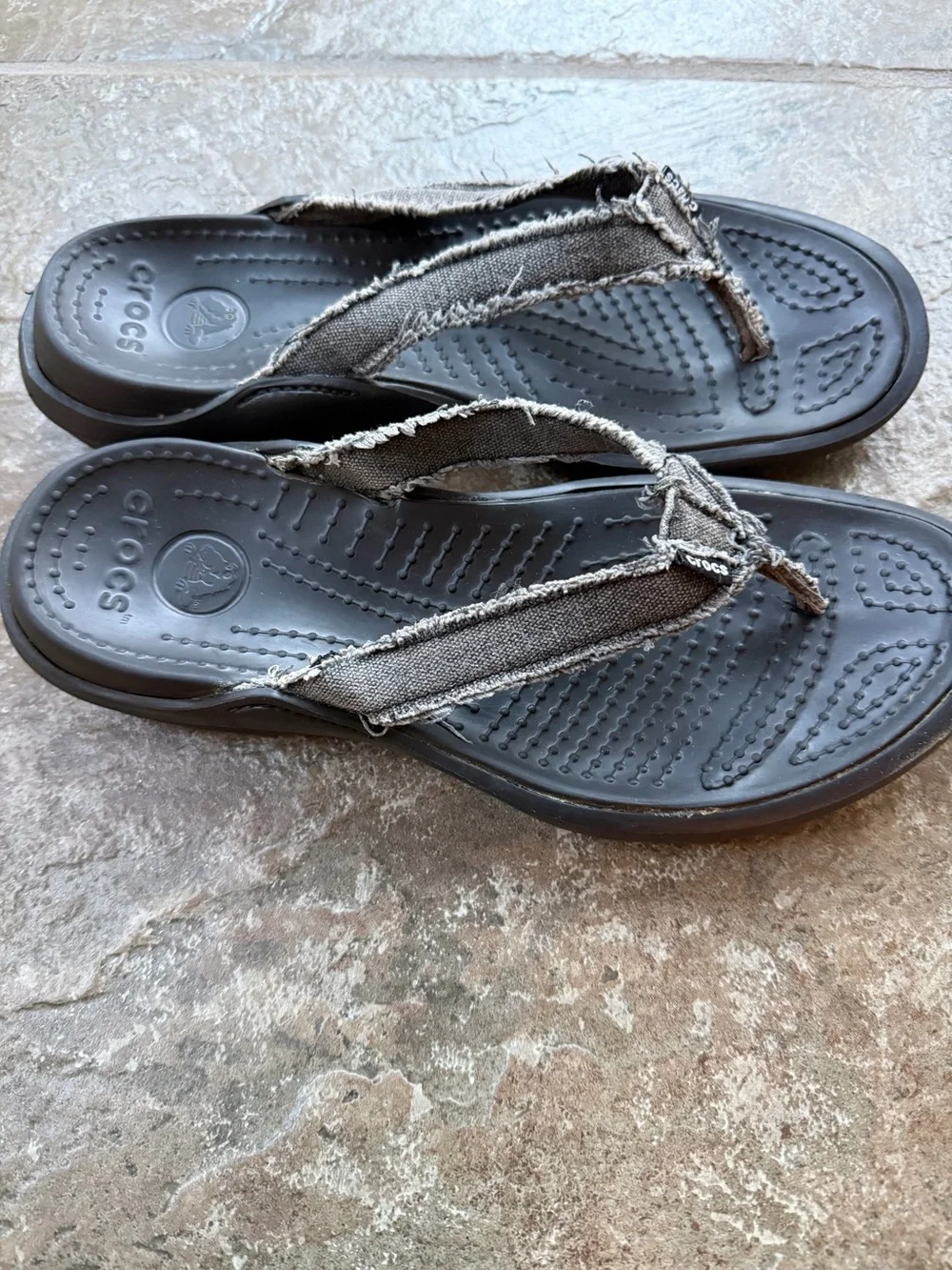 CROCS Santa Cruz Canvas Flip Flops Black Frayed Straps Women’s 8